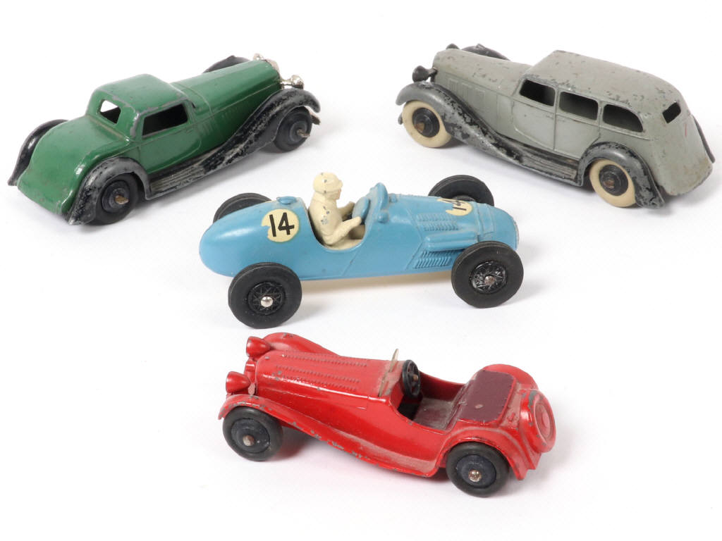 Lot 325 - DINKY TOYS (GB) (4)