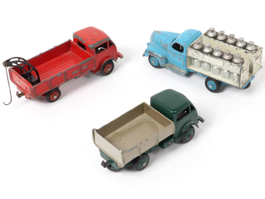 Lot 396 - DINKY TOYS (FRANCE) (3)