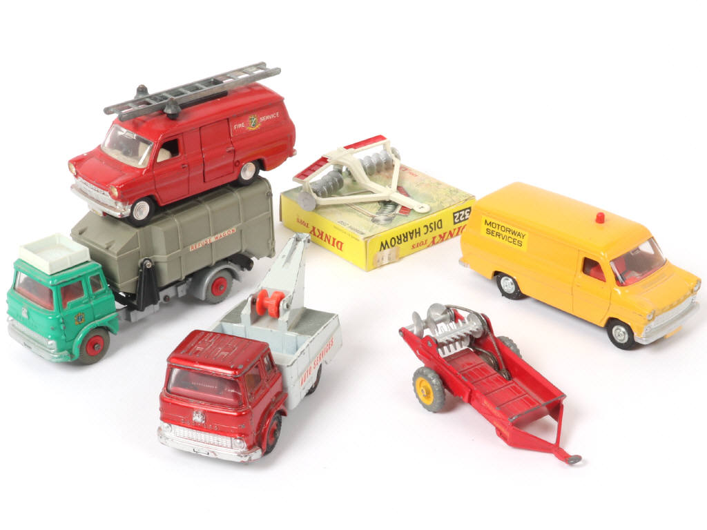 Lot 327 - DINKY TOYS (GB) (6)
