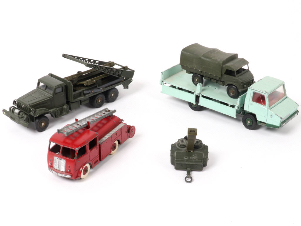 Lot 401 - DINKY TOYS (FRANCE) (5)