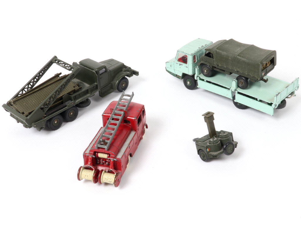 Lot 401 - DINKY TOYS (FRANCE) (5)
