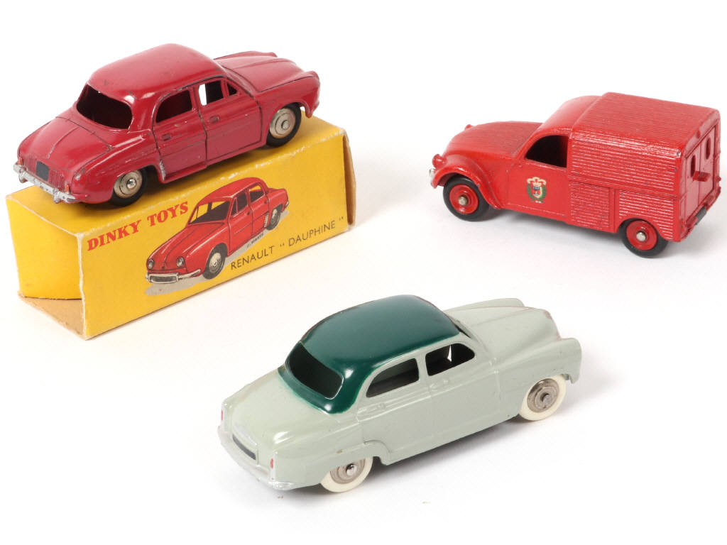 Lot 395 - DINKY TOYS (FRANCE) (3)