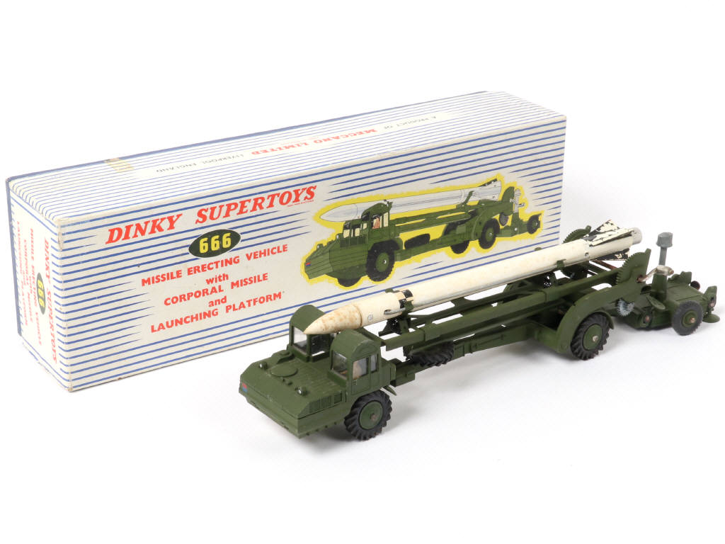 Lot 306 - DINKY TOYS (GB) (1)