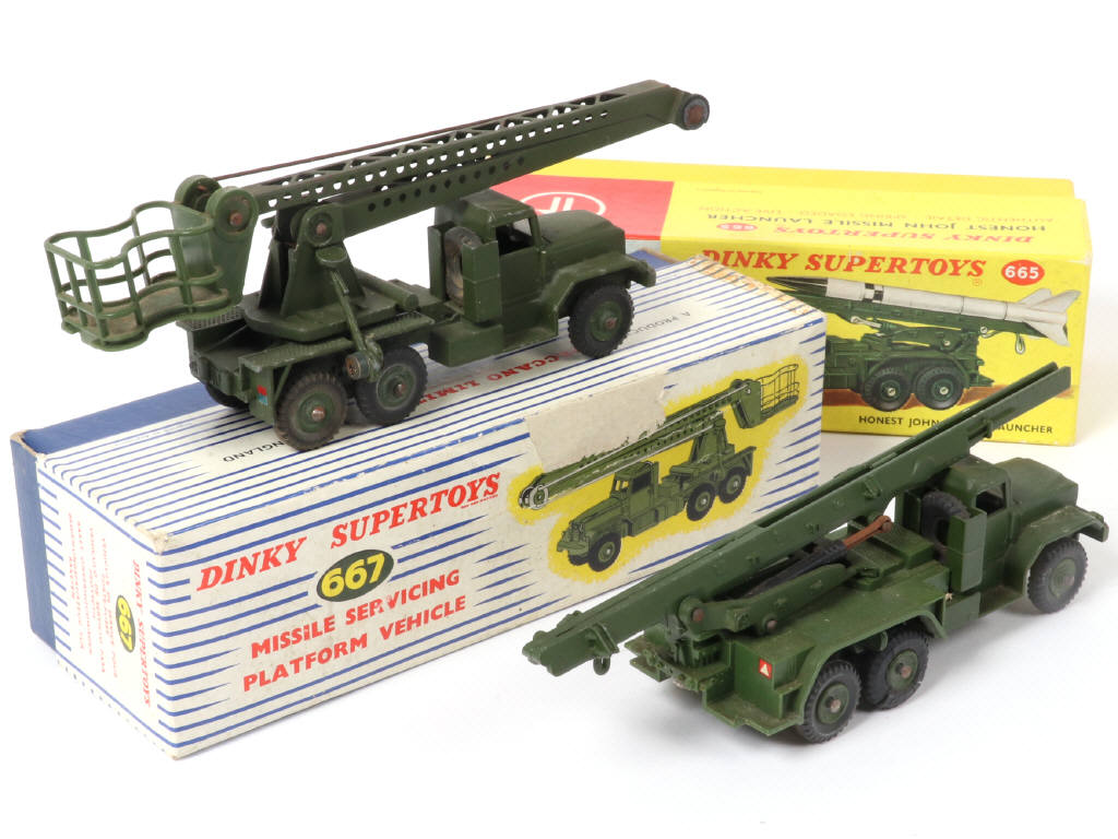 Lot 311 - DINKY TOYS (GB) (2)