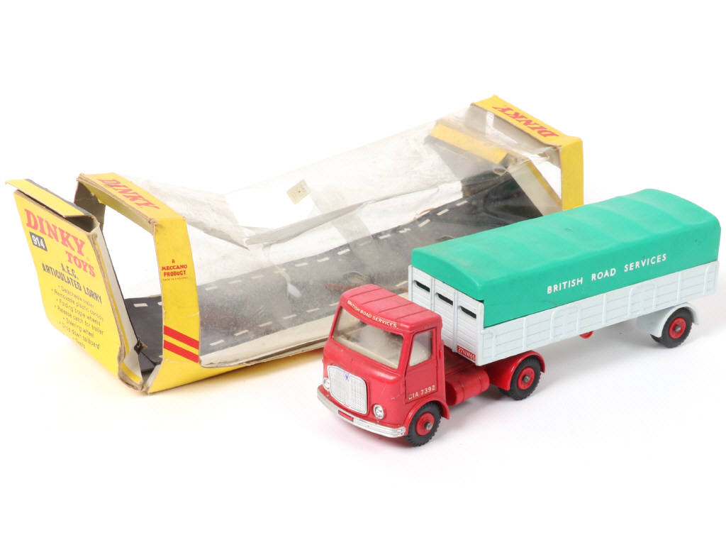 Lot 308 - DINKY TOYS (GB) (1)