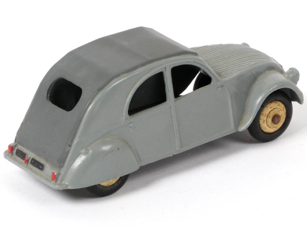 Lot 339 - DINKY TOYS (FRANCE) (1)