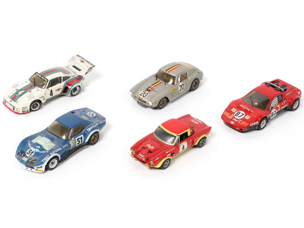Lot 71 - DIVERS (5)