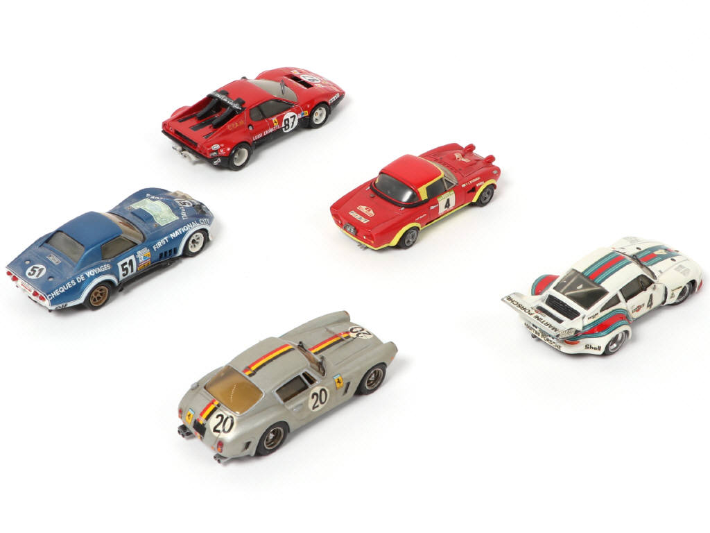 Lot 71 - DIVERS (5)