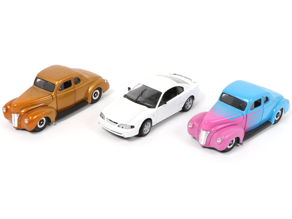 Lot 89 - UNIVERSAL HOBBIES (3)