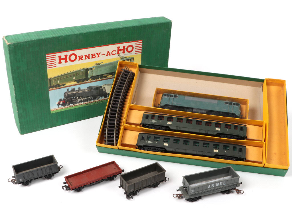 Lot 119 - HORNBY 'HO' (5)
