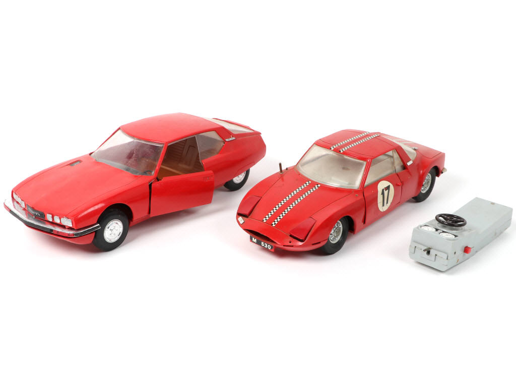 Lot 175 - DIVERS (2)