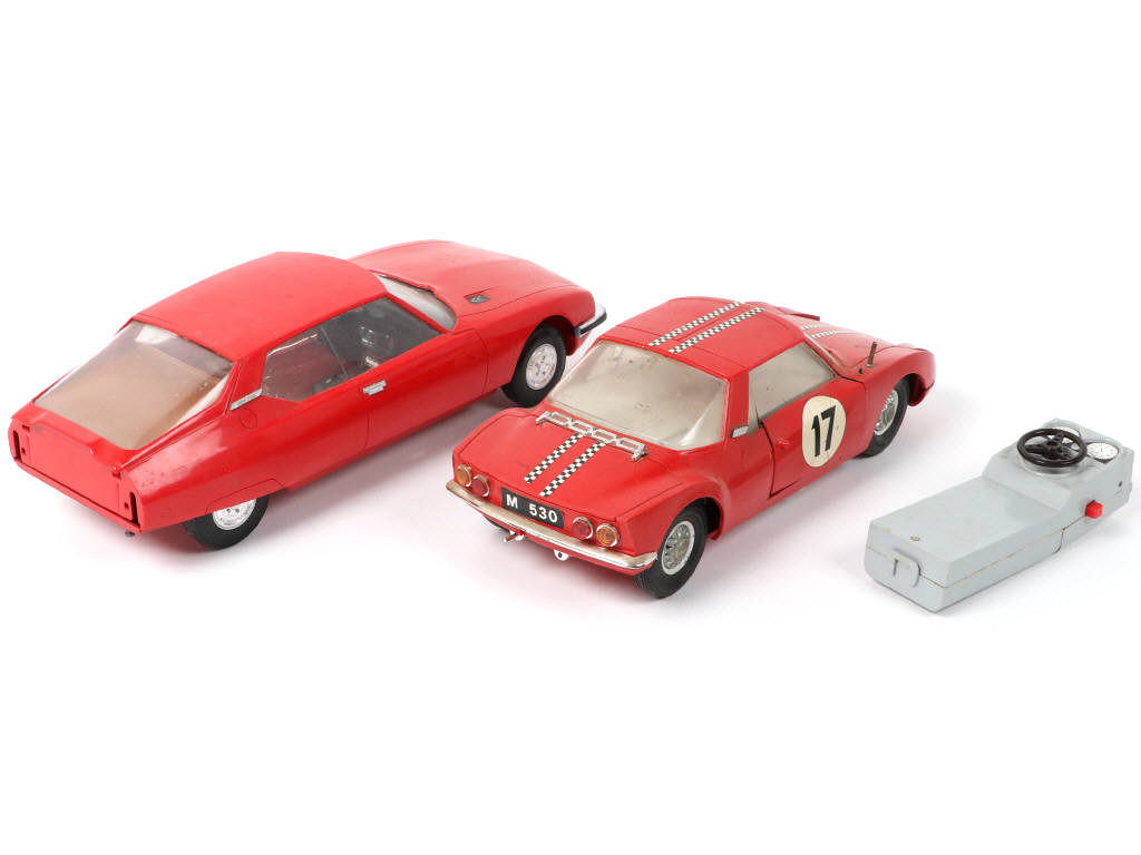 Lot 175 - DIVERS (2)