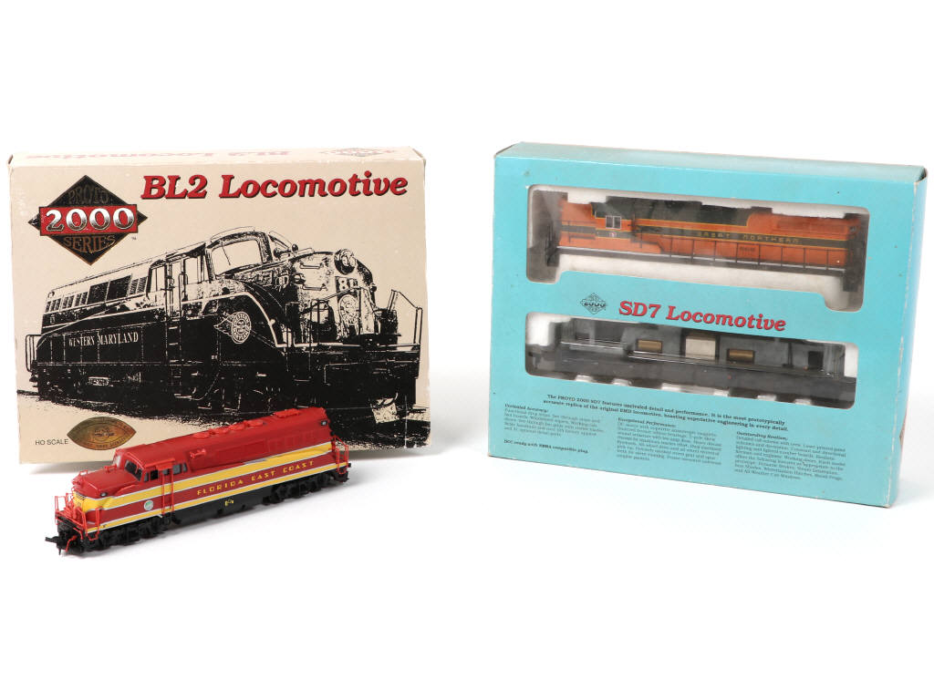 Lot 136 - PROTO 2000 SERIES 'HO' (2)