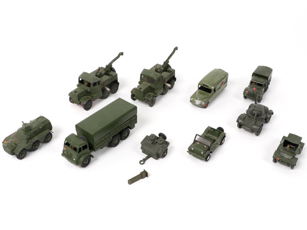 Lot 415 - DINKY TOYS (GB) (9)