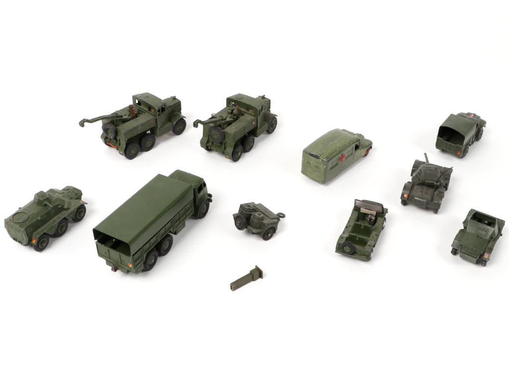 Lot 415 - DINKY TOYS (GB) (9)