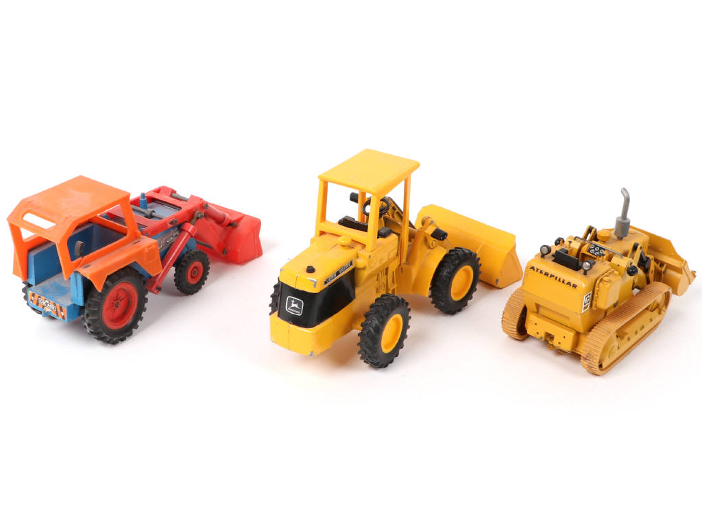 Lot 176 - DIVERS (3)