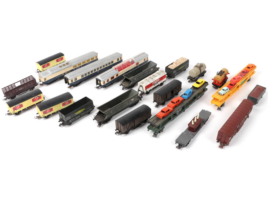 Lot 38 - DIVERS (HO) (20)
