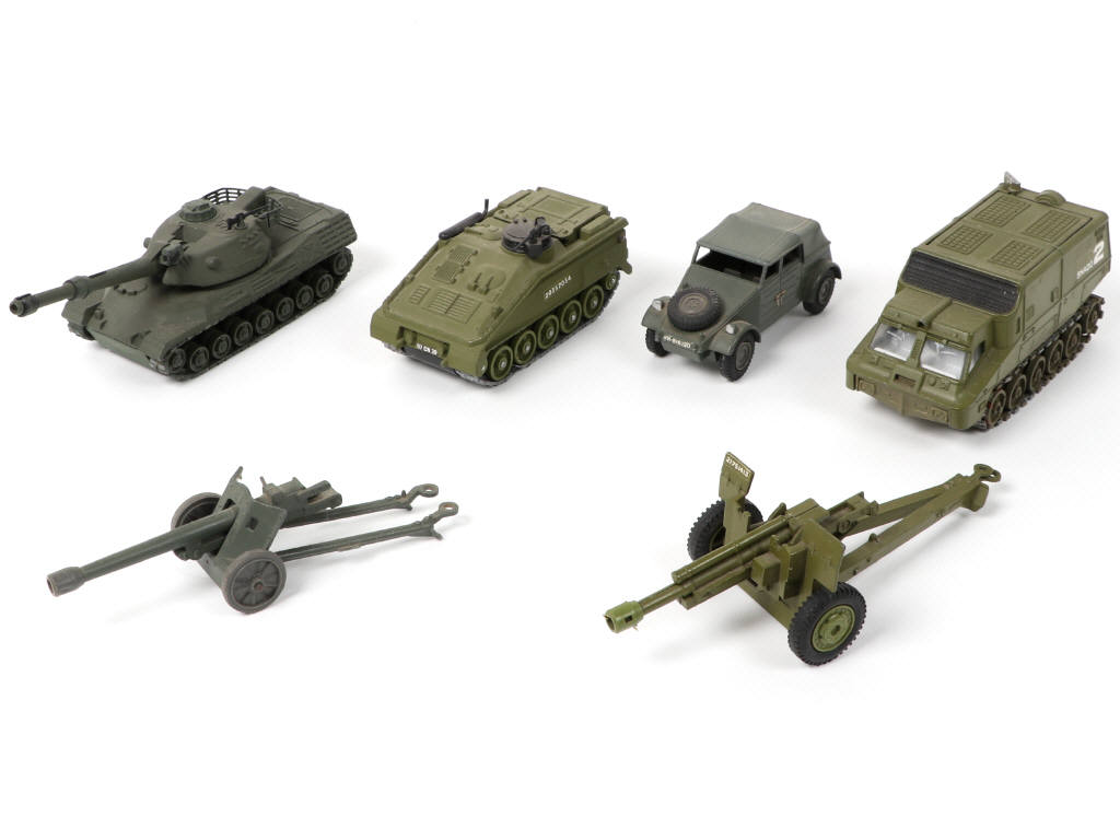 Lot 412 - DINKY TOYS (GB) (6)