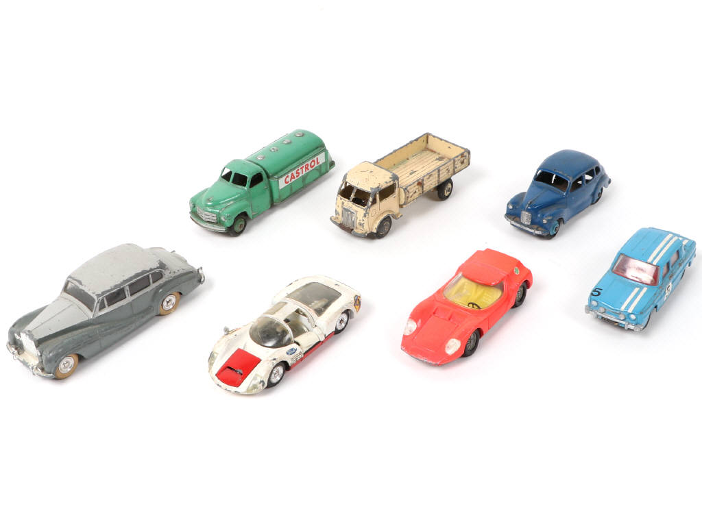 Lot 419 - DINKY TOYS (7)