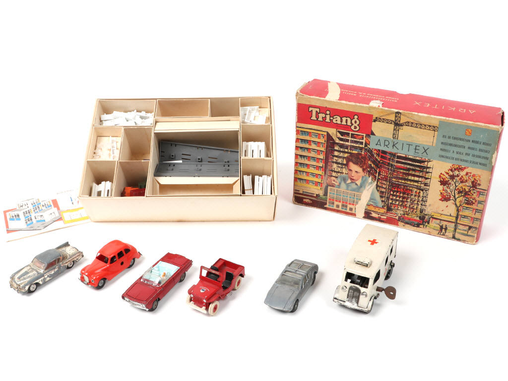 Lot 328 - DIVERS (7)