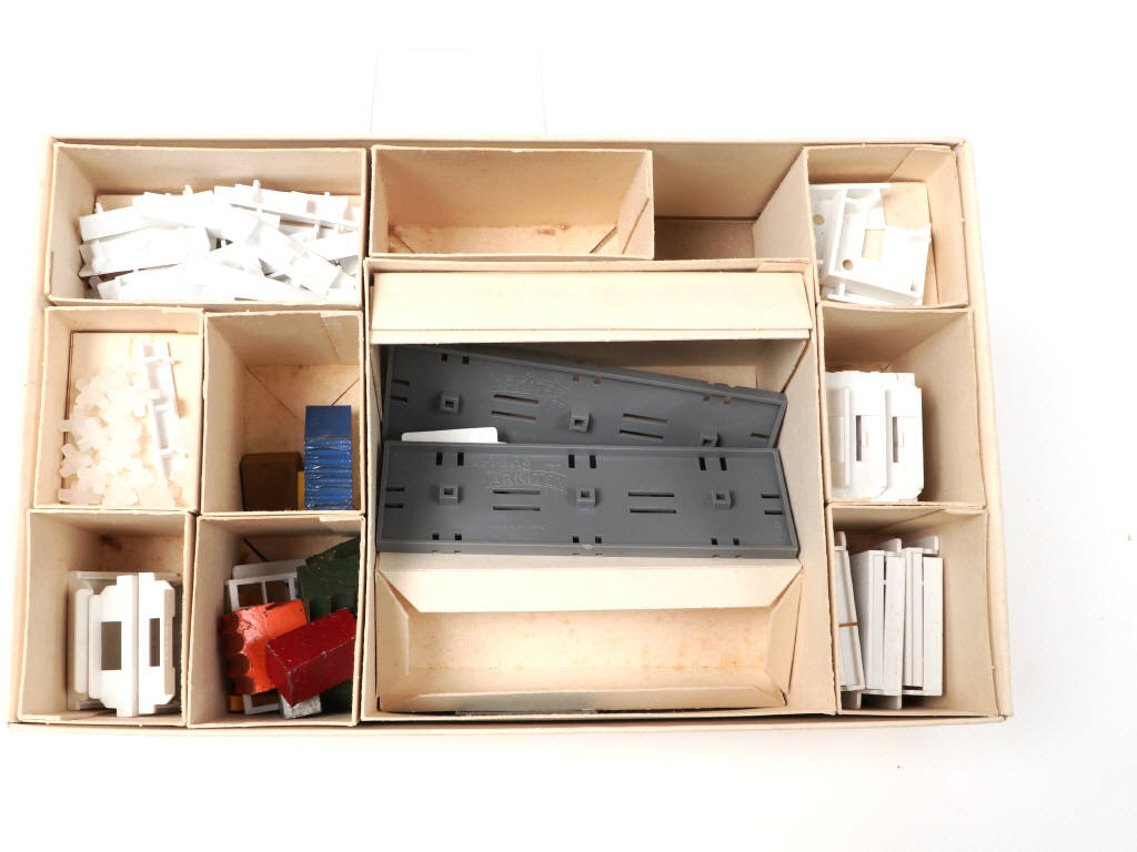 Lot 328 - DIVERS (7)