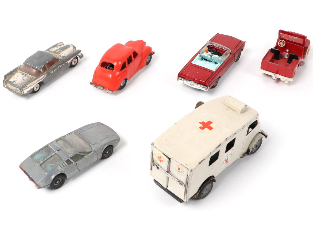 Lot 328 - DIVERS (7)