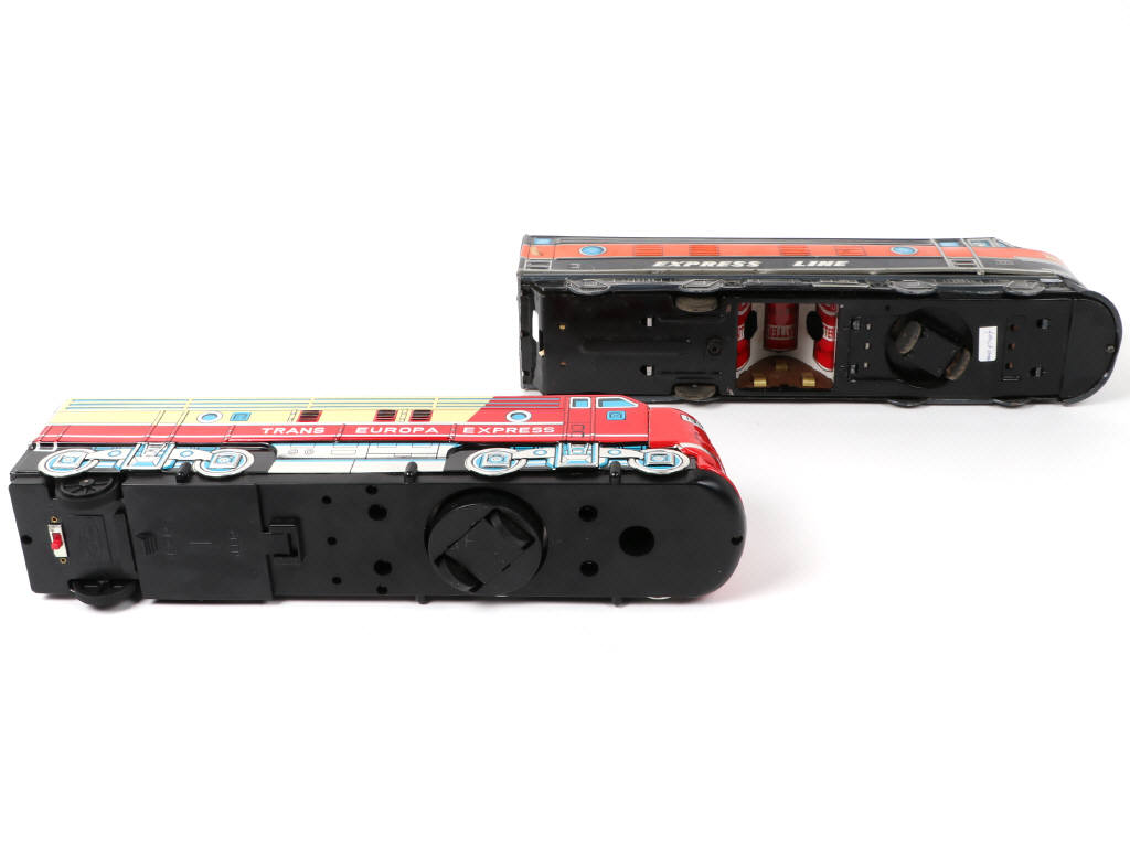 Lot 194 - DIVERS (JAPON) (2)