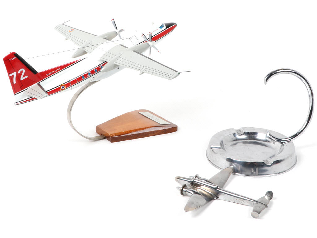 Lot 281 - DIVERS (2)