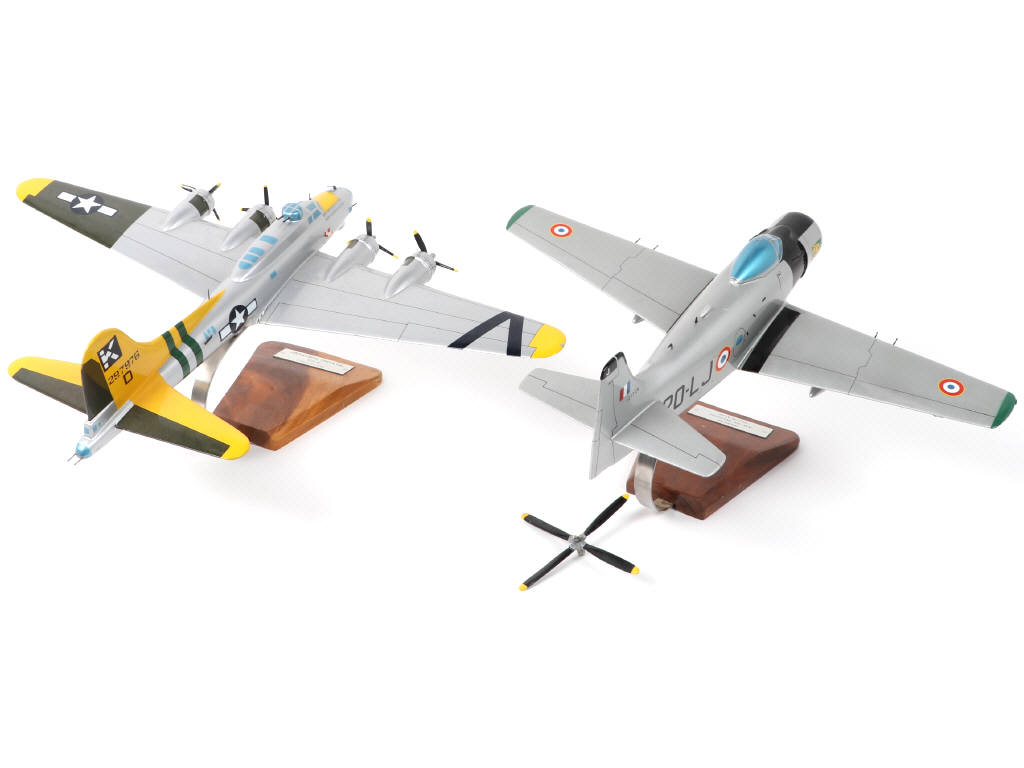 Lot 173 - DIVERS (2)