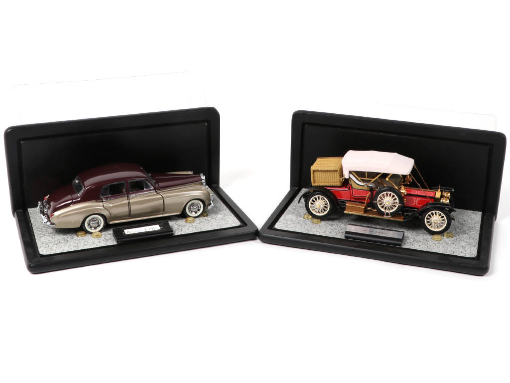 Lot 232 - FRANKLIN MINT (USA) (2)