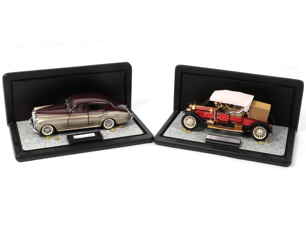 Lot 232 - FRANKLIN MINT (USA) (2)