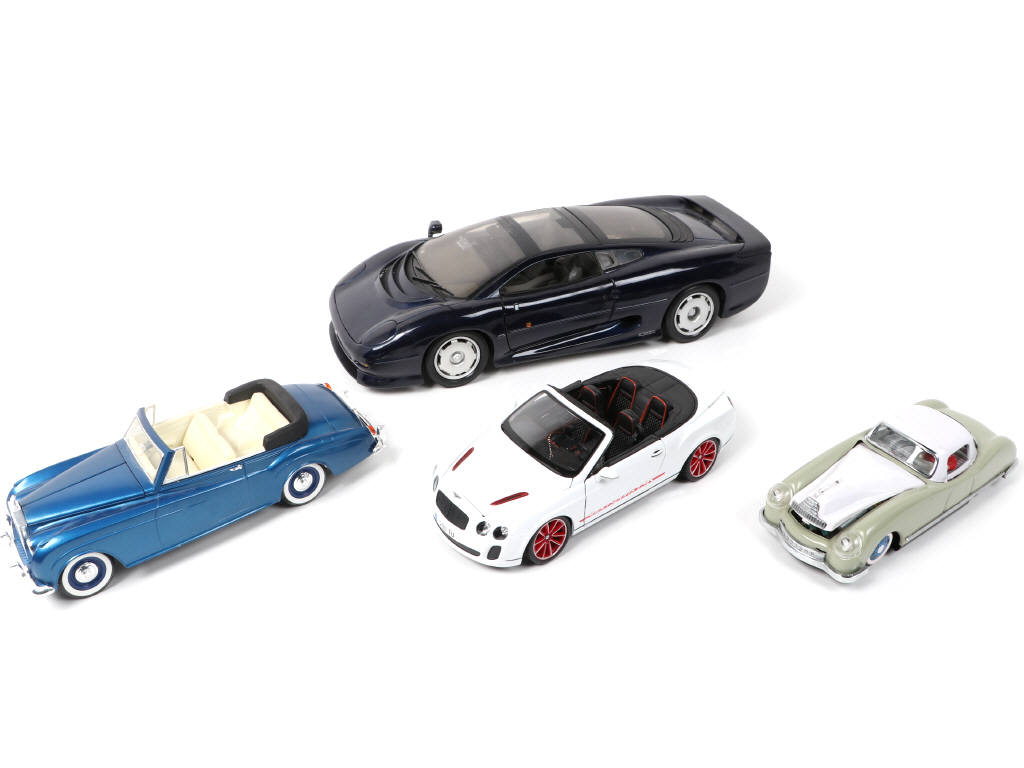 Lot 177 - DIVERS (4)