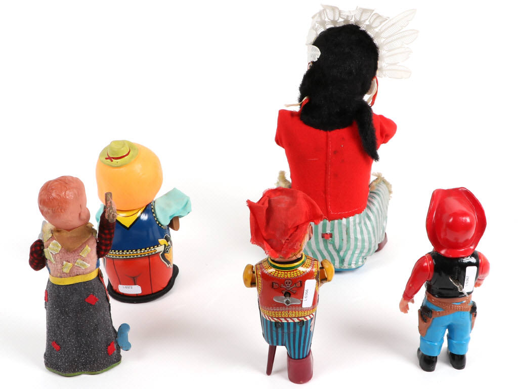 Lot 181 - DIVERS (5)