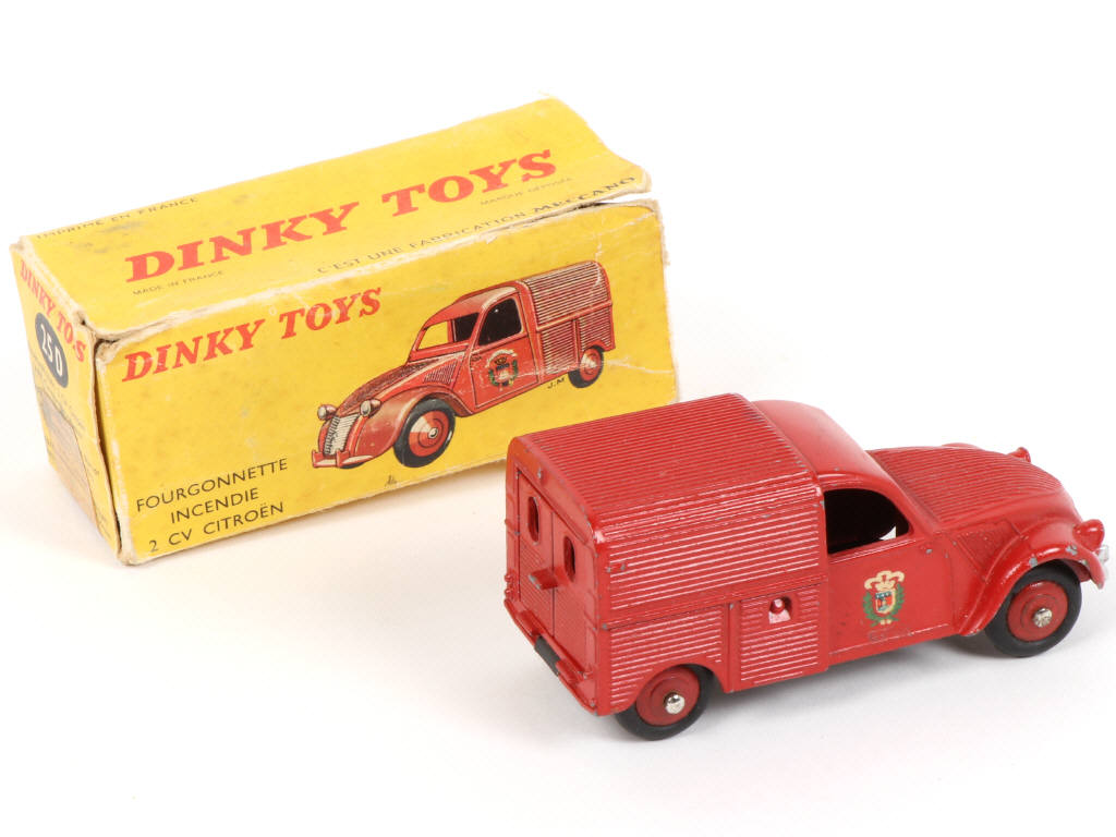 Lot 377 - DINKY TOYS (FRANCE) (1)