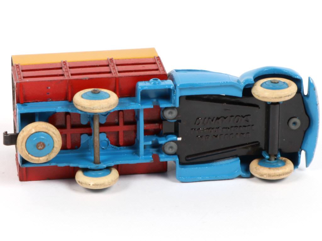 Lot 382 - DINKY TOYS (FRANCE) (1)