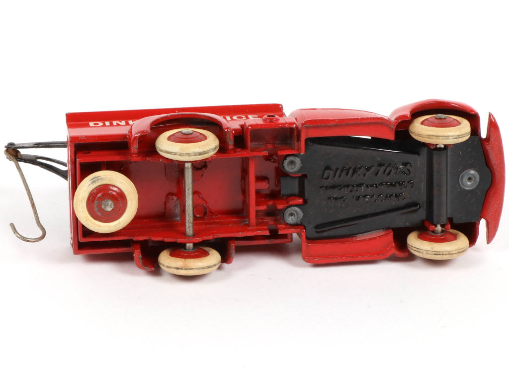 Lot 383 - DINKY TOYS (FRANCE) (1)