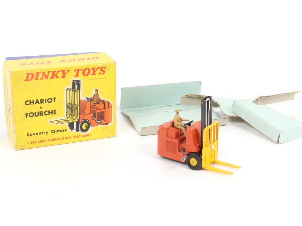 Lot 387 - DINKY TOYS (FRANCE) (1)