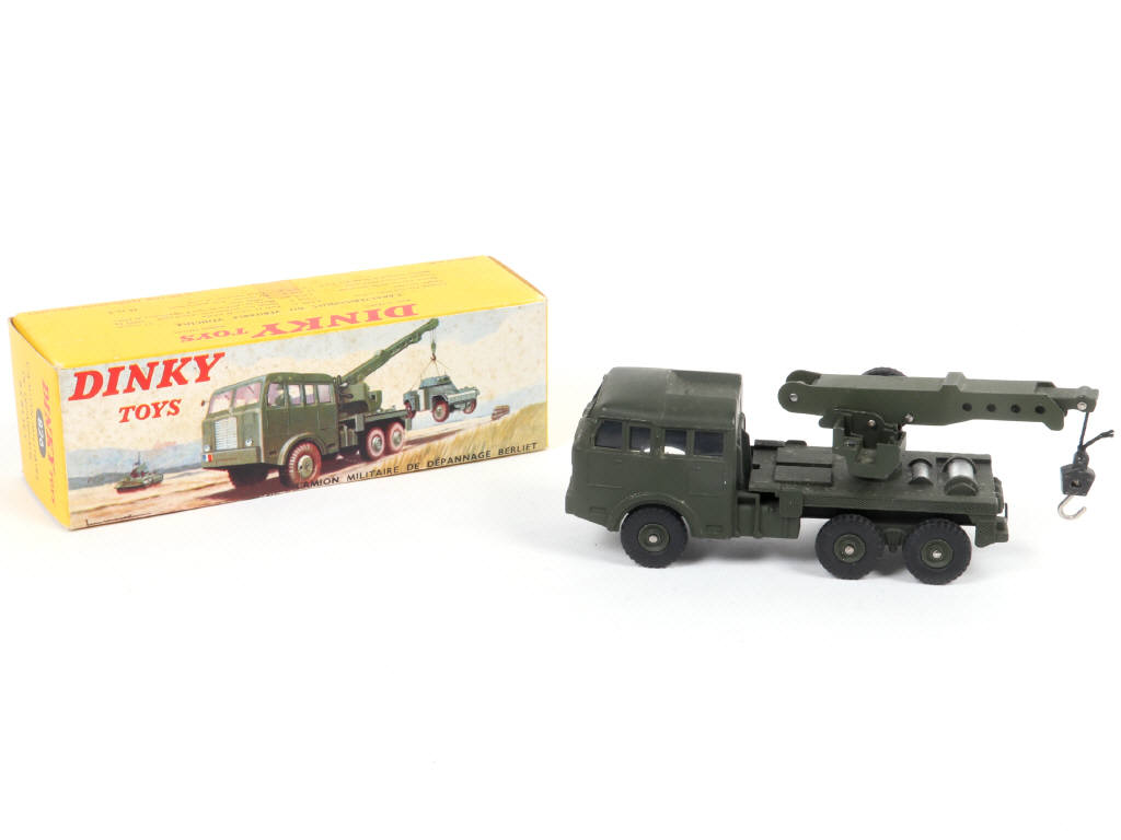 Lot 398 - DINKY TOYS (FRANCE) (1)