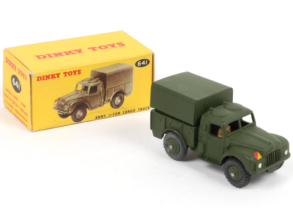 Lot 353 - DINKY TOYS (GB) (1)