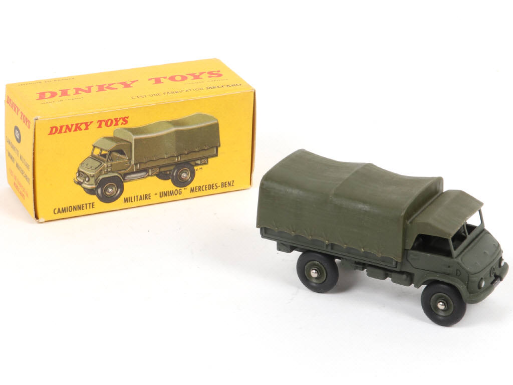 Lot 394 - DINKY TOYS (FRANCE) (1)