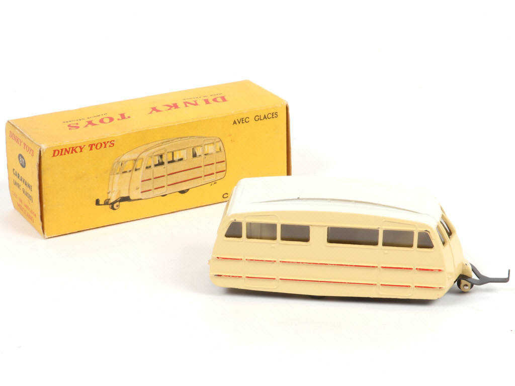 Lot 388 - DINKY TOYS (FRANCE) (1)