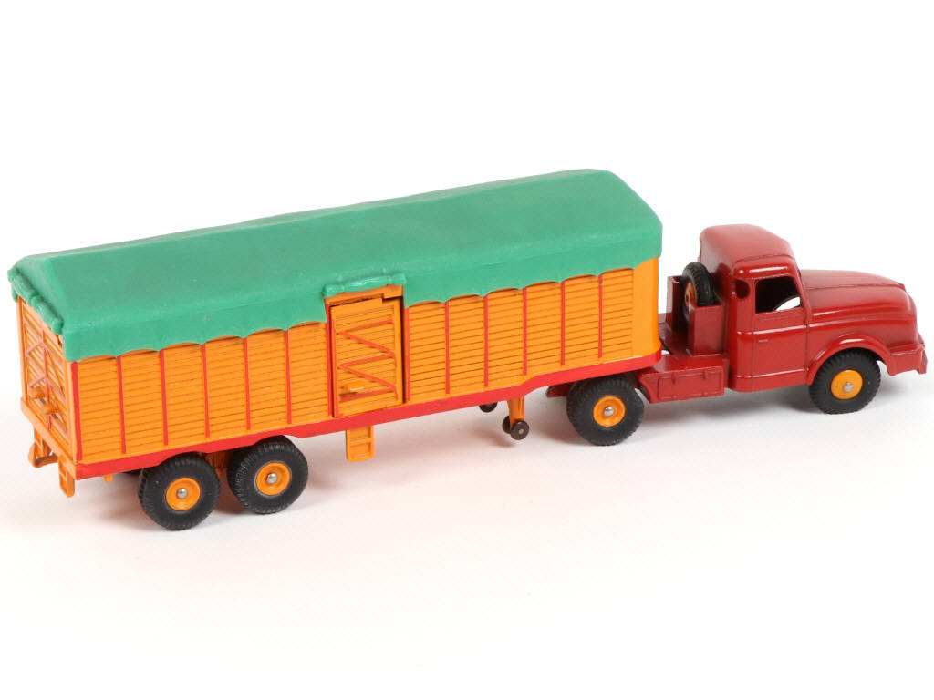 Lot 385 - DINKY TOYS (FRANCE) (1)