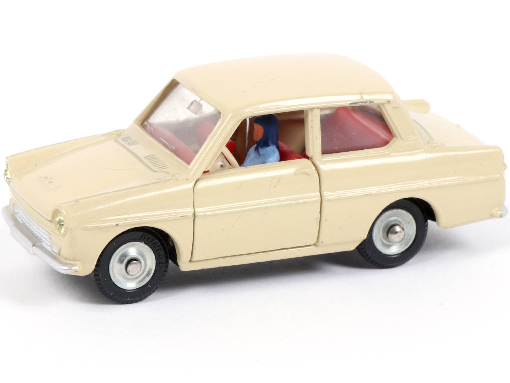 Lot 372 - DINKY TOYS (FRANCE) (1)