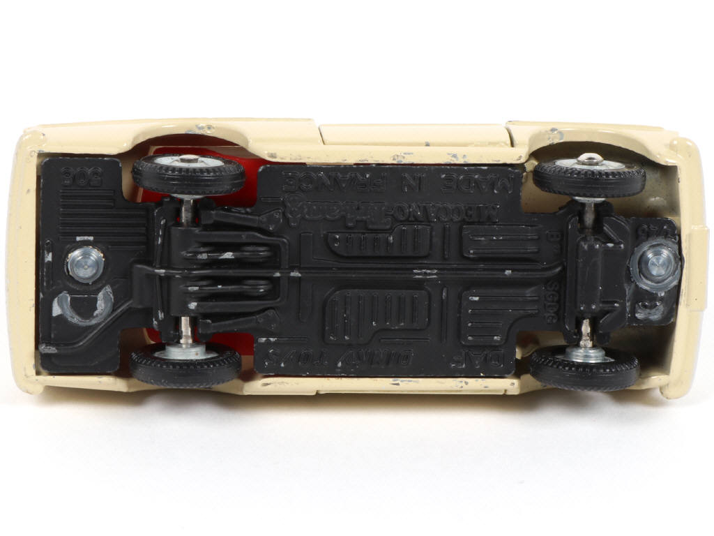 Lot 372 - DINKY TOYS (FRANCE) (1)