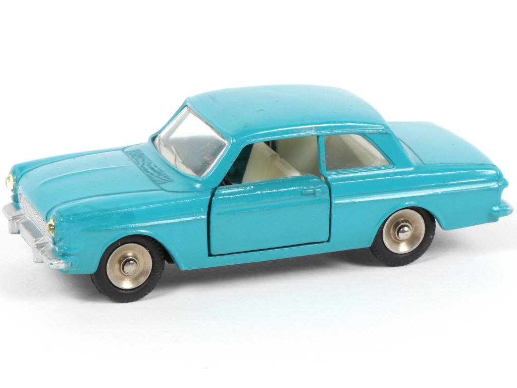 Lot 374 - DINKY TOYS (FRANCE) (1)