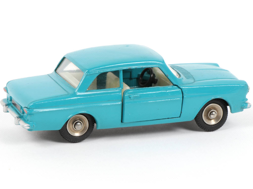 Lot 374 - DINKY TOYS (FRANCE) (1)