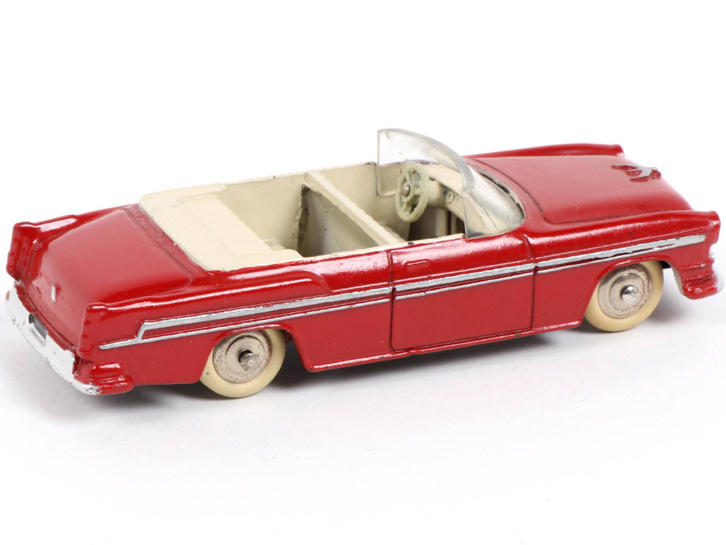 Lot 370 - DINKY TOYS (FRANCE) (1)