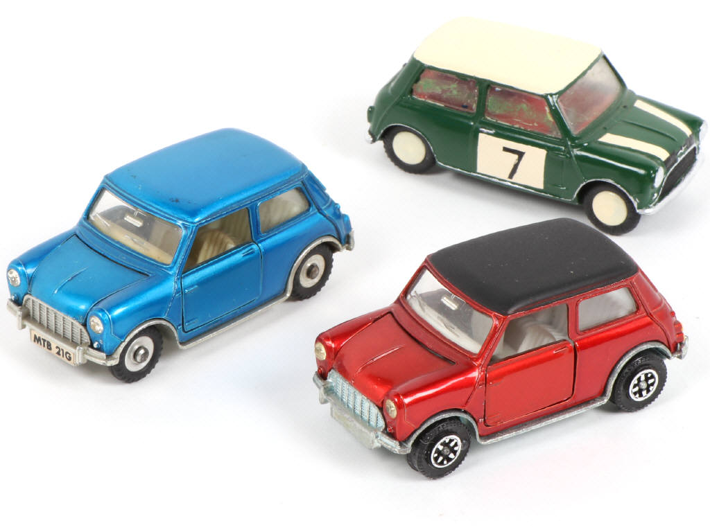 Lot 364 - DINKY TOYS (GB) (3)