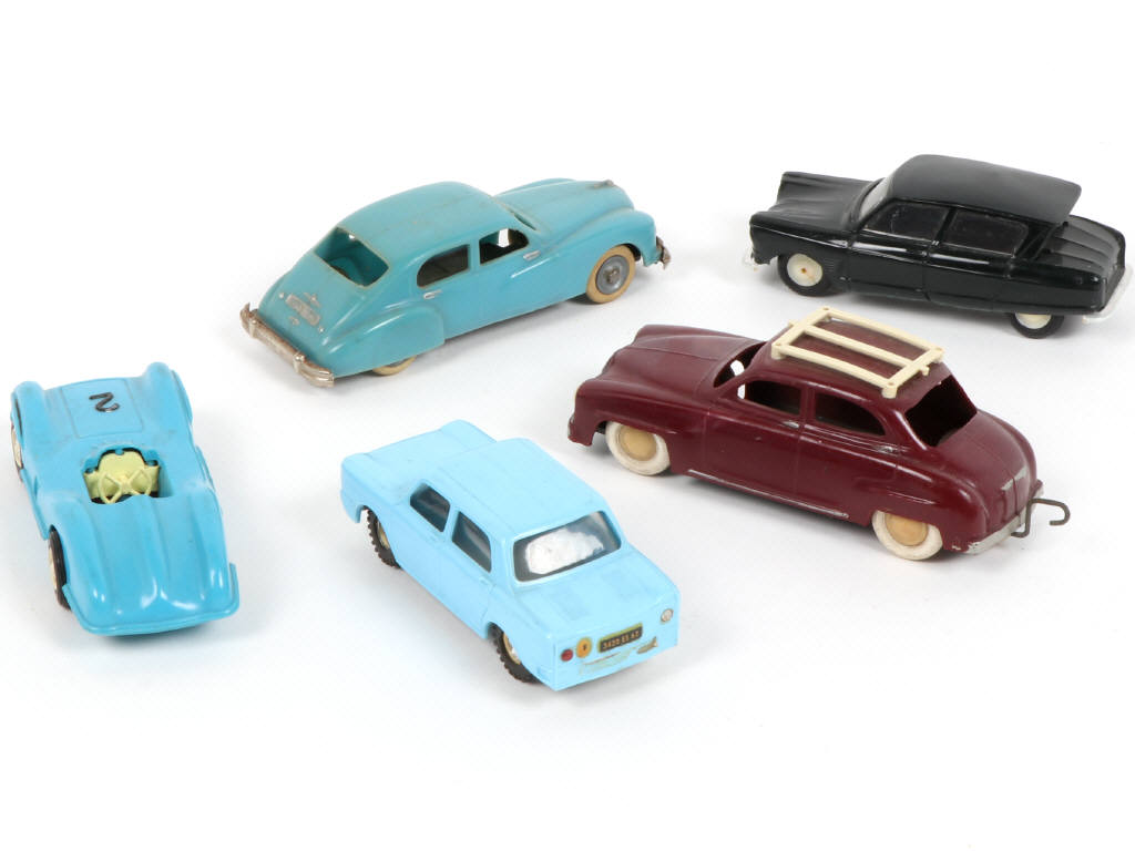 Lot 311 - DIVERS (5)