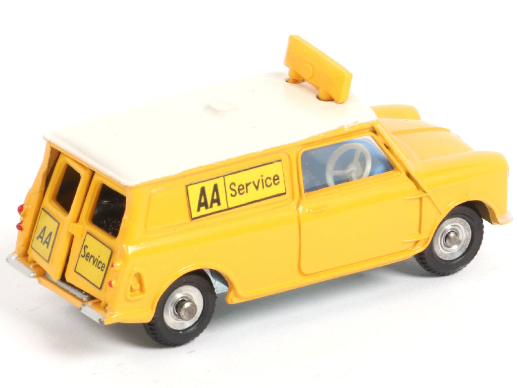 Lot 327 - DINKY TOYS (GB) (1)